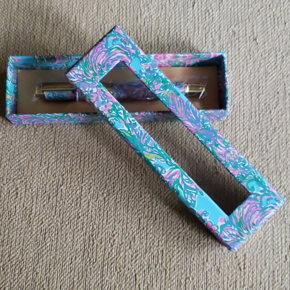 New Lilly Pulitzer Pen & Acrylic Note Pad Bundle - Picture 3 of 8